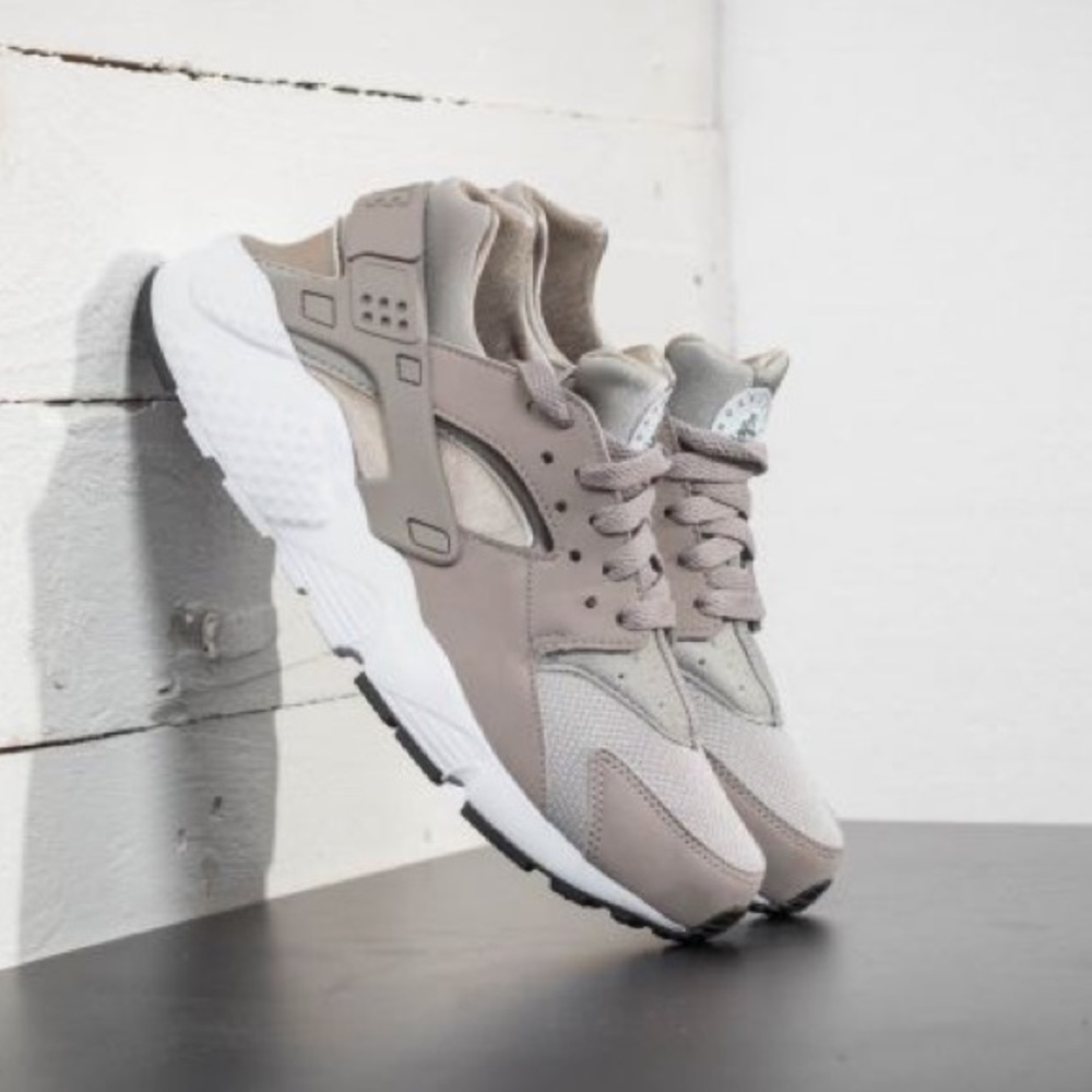 Brand New Nike Air Huarache Run - Picture 7 of 7